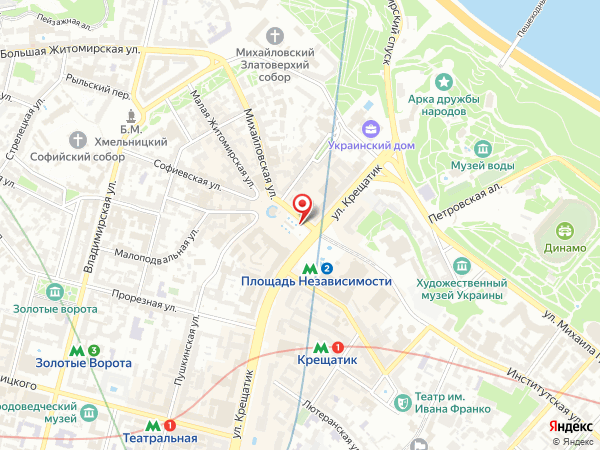 возле метро Майдан Незалежности